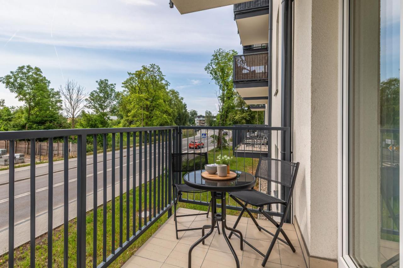 Sunny With Parking & Balcony Luzycka By Renters Апартаменти *