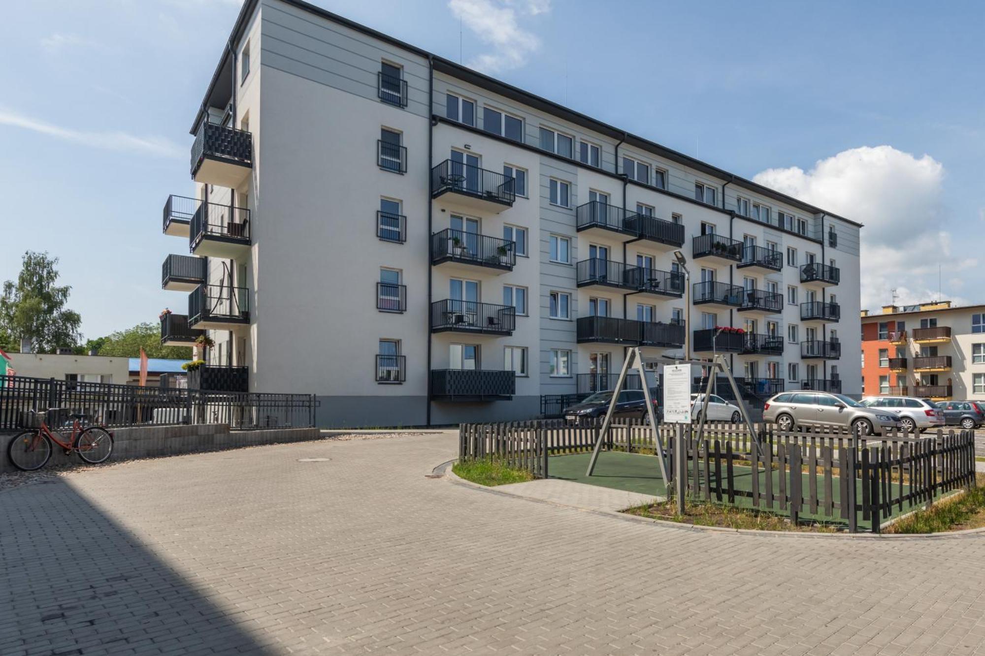 Апартаменти Sunny With Parking & Balcony Luzycka By Renters Свіноуйсьце